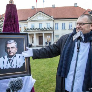 Z monidłem u Min. Glińskiego, czyli nikt się nie spodziewa Lotnej Brygady Opozycji.