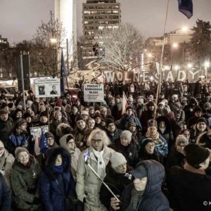 Kneblowanie sądów, to rozwód z Europą