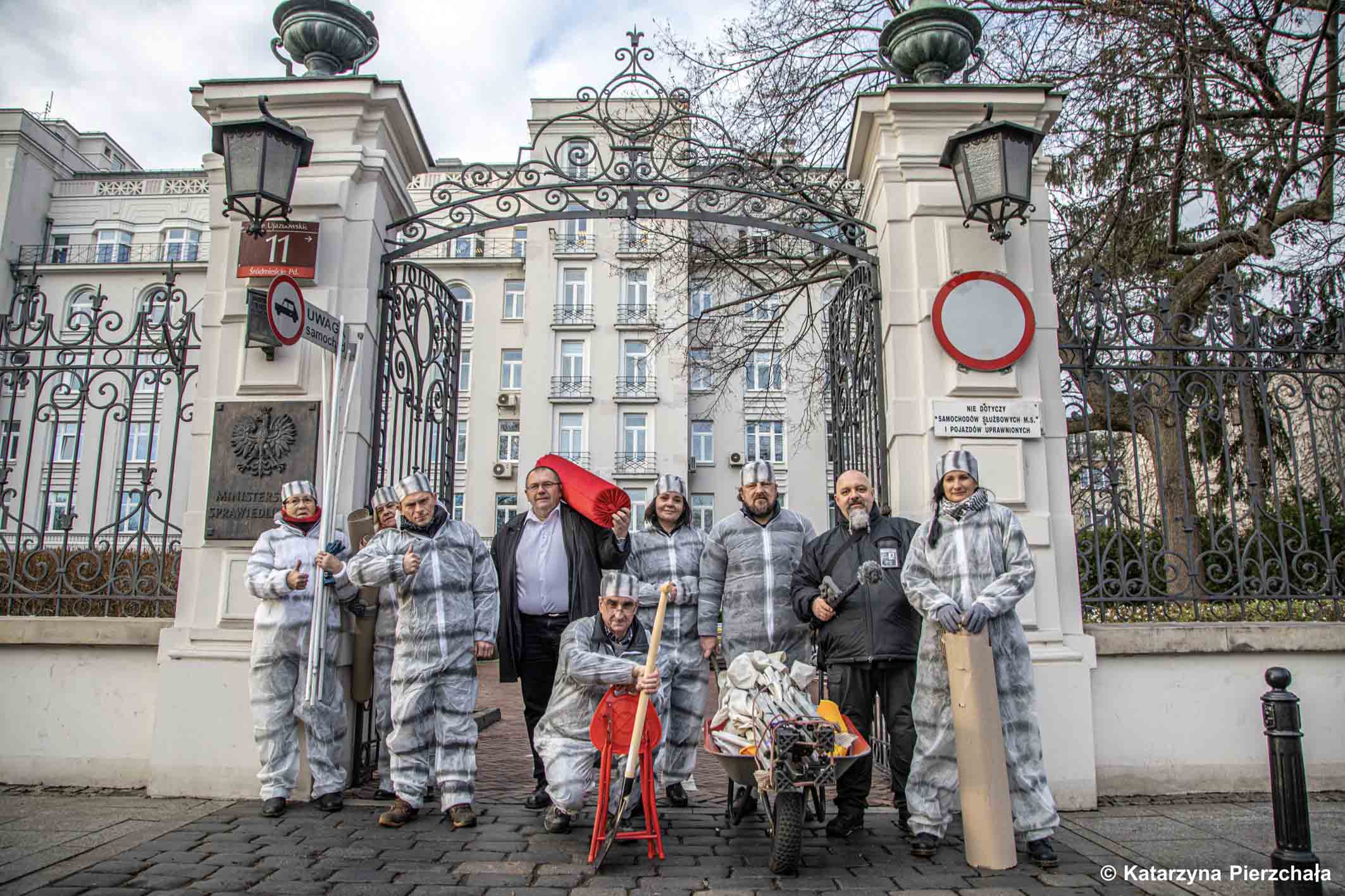 Praca dla więźniów, czyli nikt się nie spodziewa Lotnej Brygady Opozycji