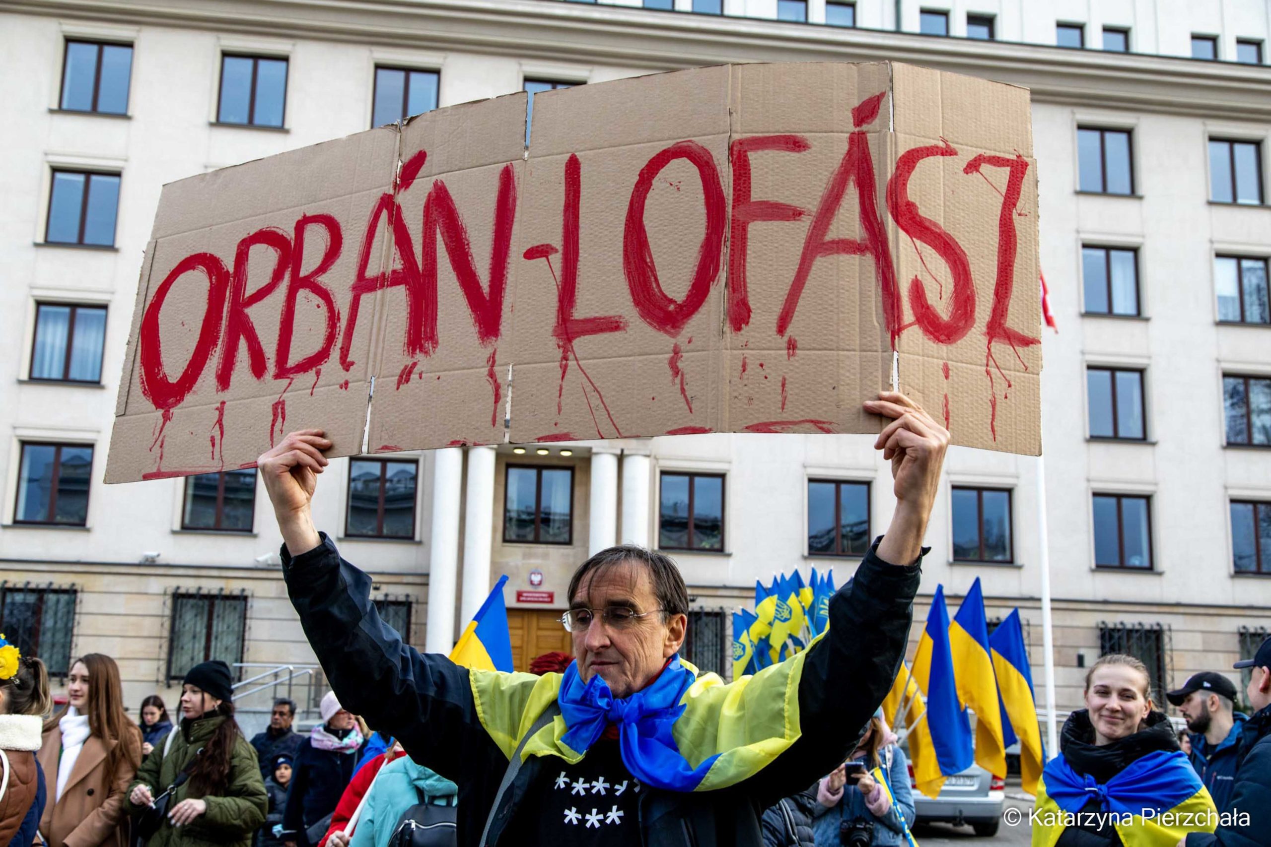 Protest przed Ambasadą Węgier