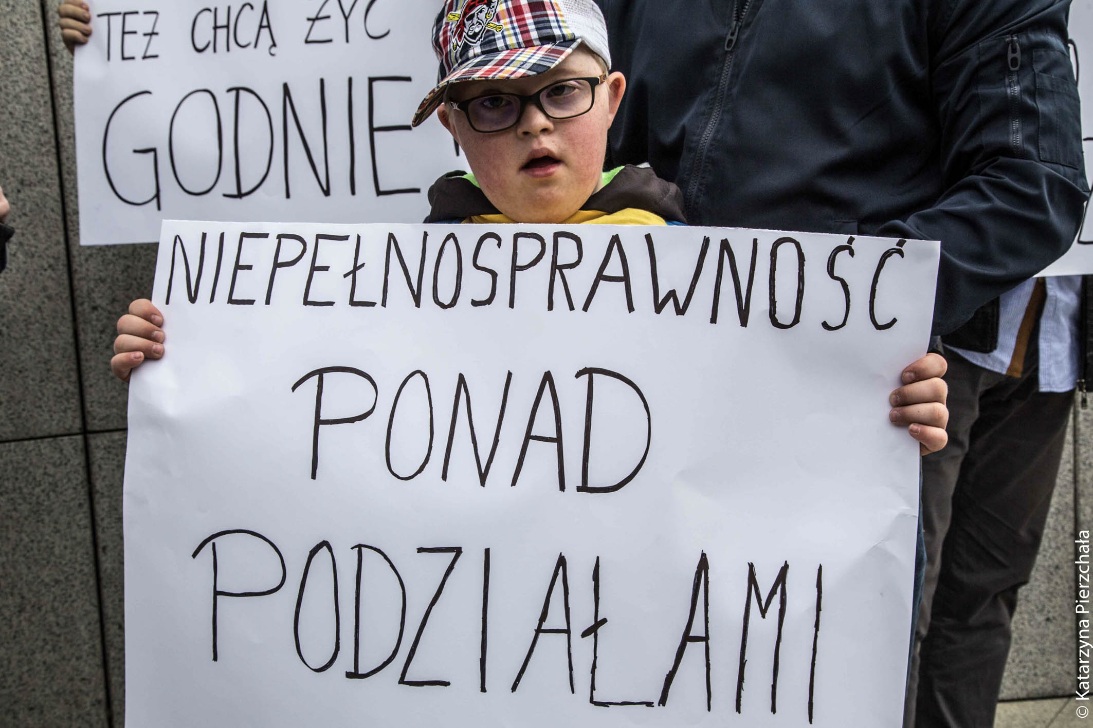 Protest osób niepełnosprawnych przed Sejmem