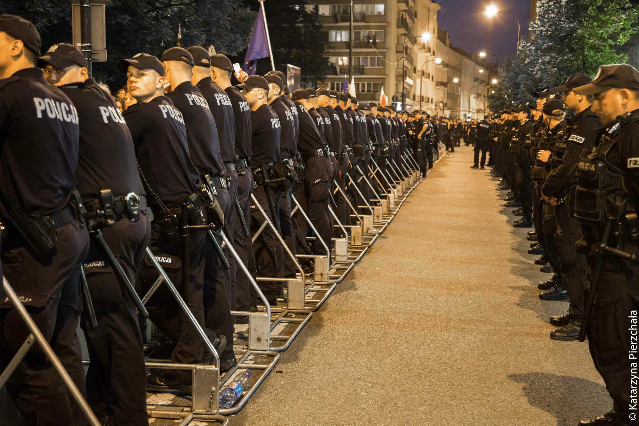 Protesty w obronie wolnych sądów