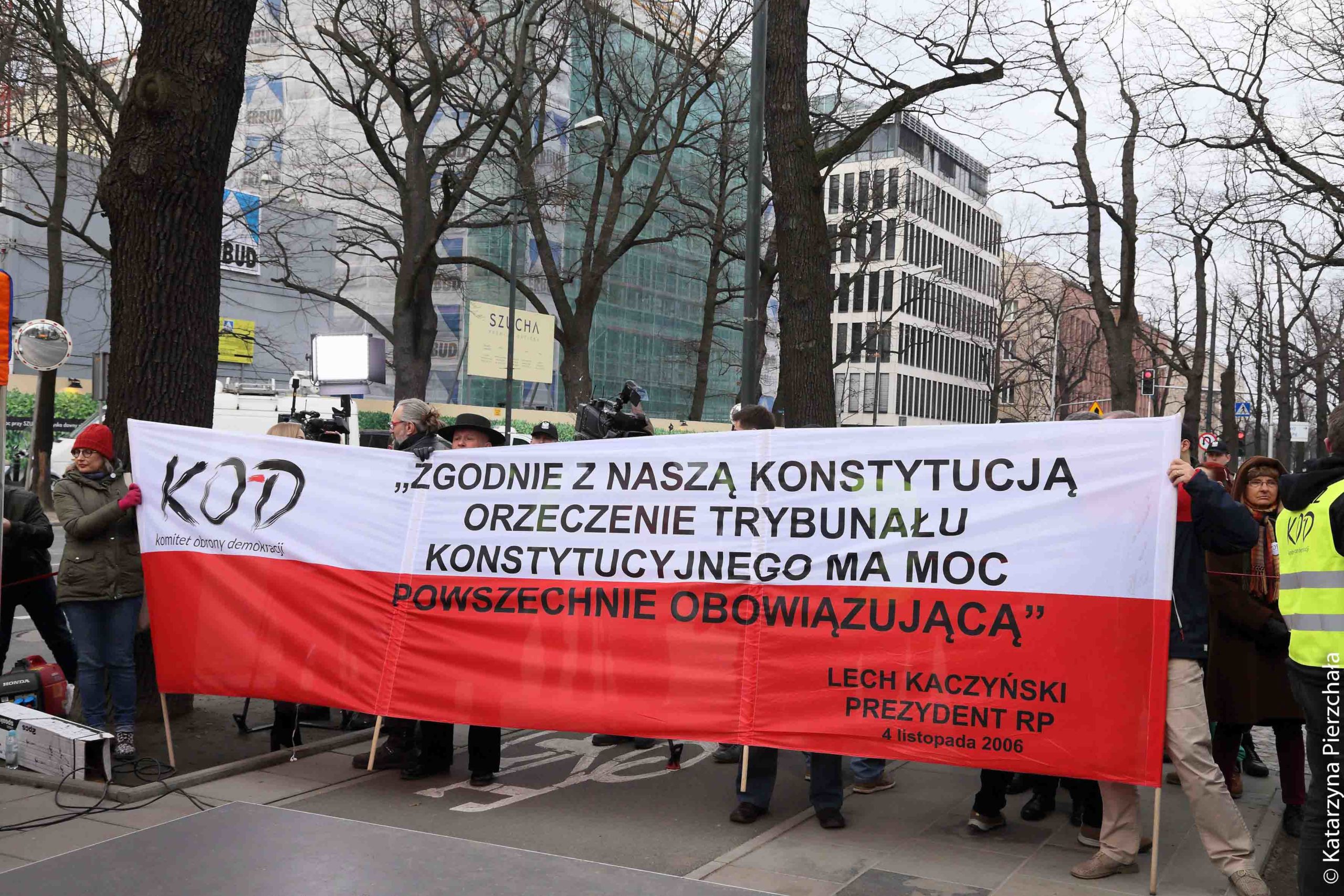 Pikieta KOD przed Trybunałem Konstytucyjnym