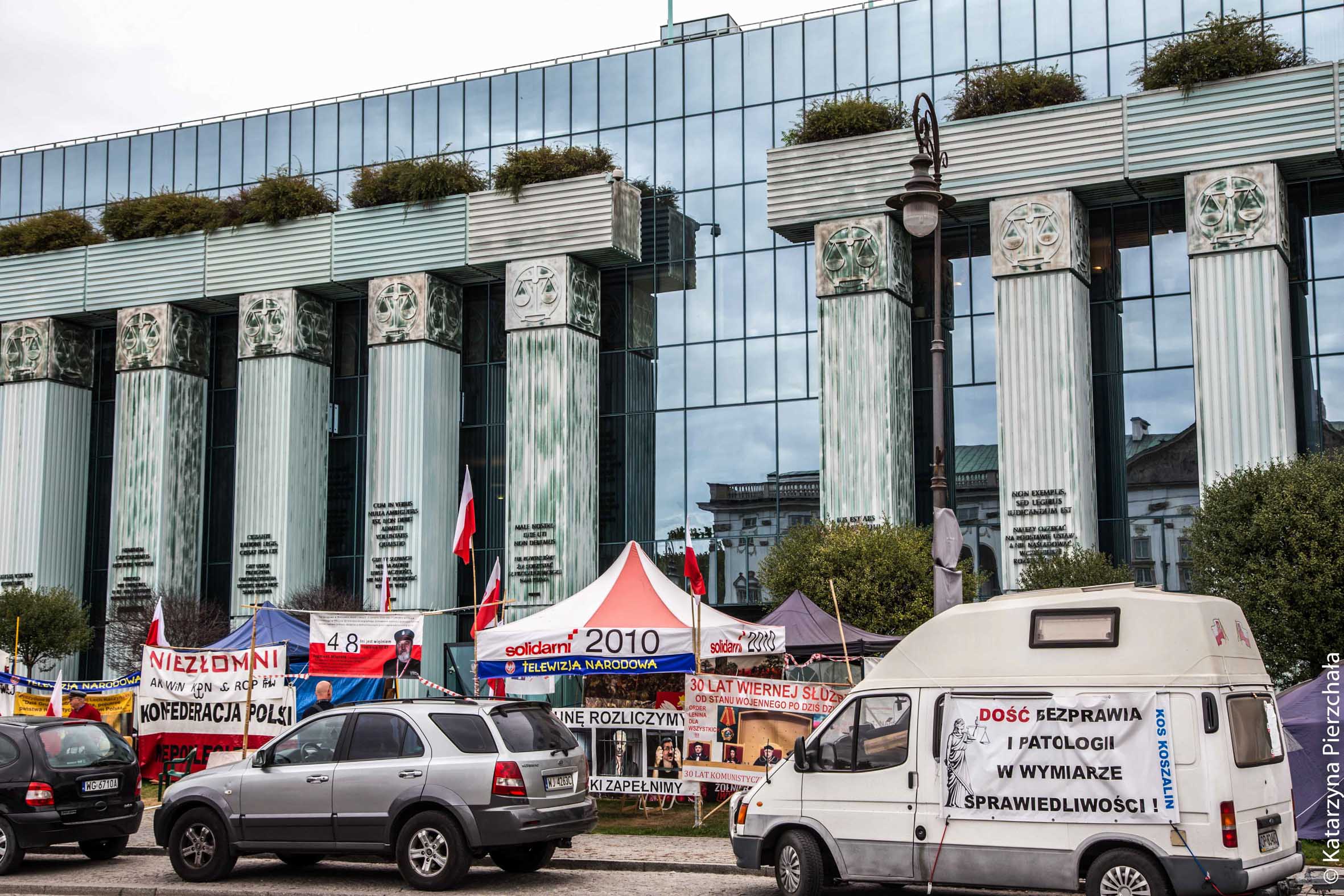 Protest środowisk prawicowych przed Sądem Najwyższym